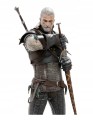 WIEDŹMIN GERALT Z RIVII FIGURKA DUŻA 24 DARK HORSE