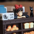 figurka KIKI'S DELIVERY SERVICE - Kiki Salesclerk - Diorama & Calendar 11cm