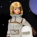 Barbie Miss Astronaut 60th Replika Lalka kolekcjonerska w srebrnym skafandrze, butach i kasku astronauty reprodukcja lalki z 1965